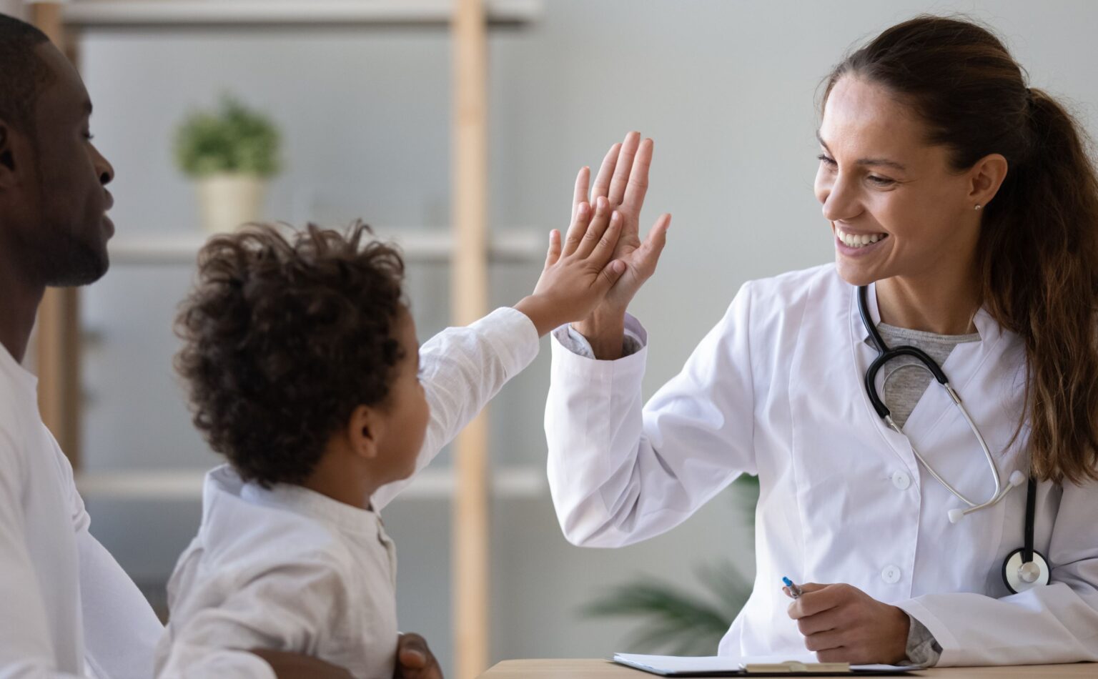 Dia do Pediatra: o papel essencial do pediatra na saúde infantil e a importância da nutrição especializada
